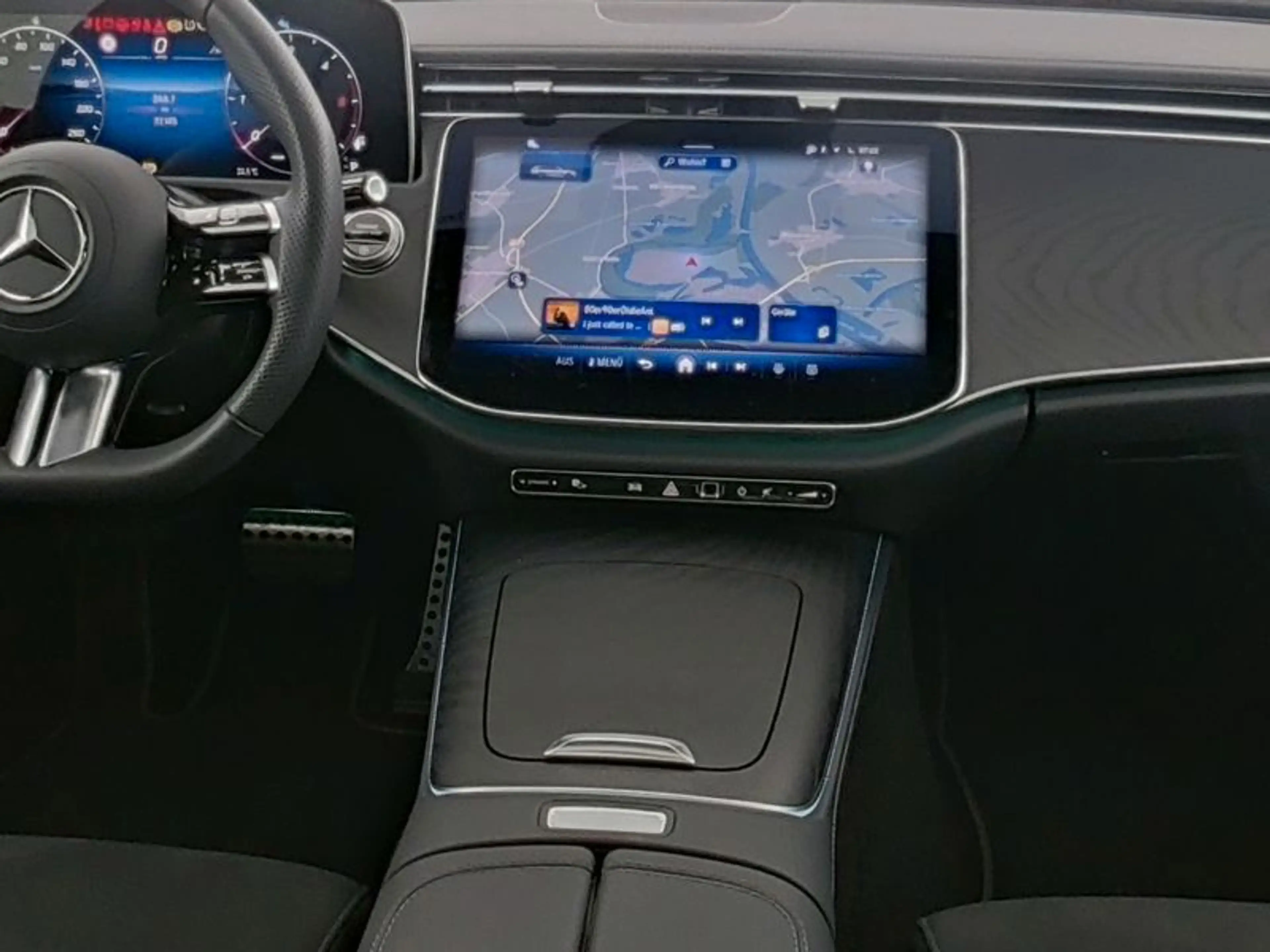 Mercedes-Benz E 220 d T-Modell AMG+PANO+AHK+NIGHT+KEYLESS+KAME — photo 4