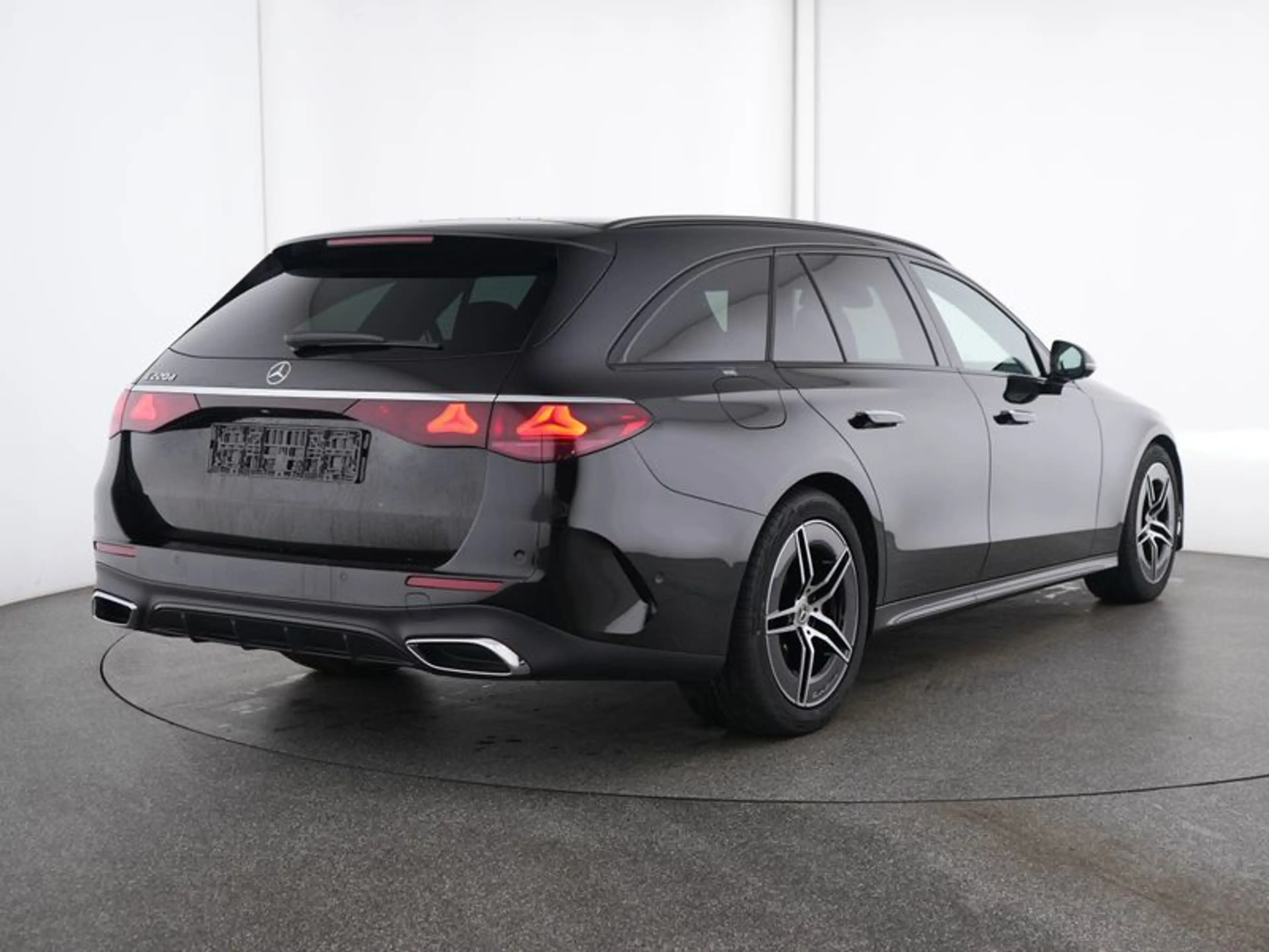 Mercedes-Benz E 220 d T-Modell AMG+PANO+AHK+NIGHT+KEYLESS+KAME — photo 2