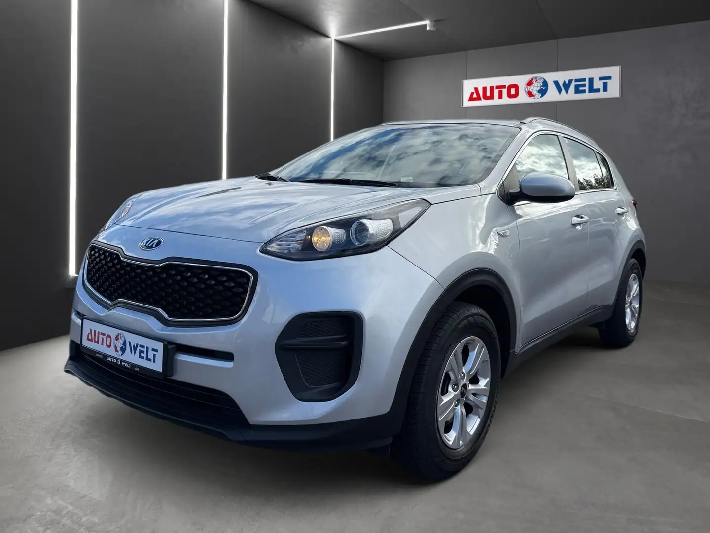 Kia Sportage 1.6 Attract 2WD 4x Sitzheizung Klima Silber - 1