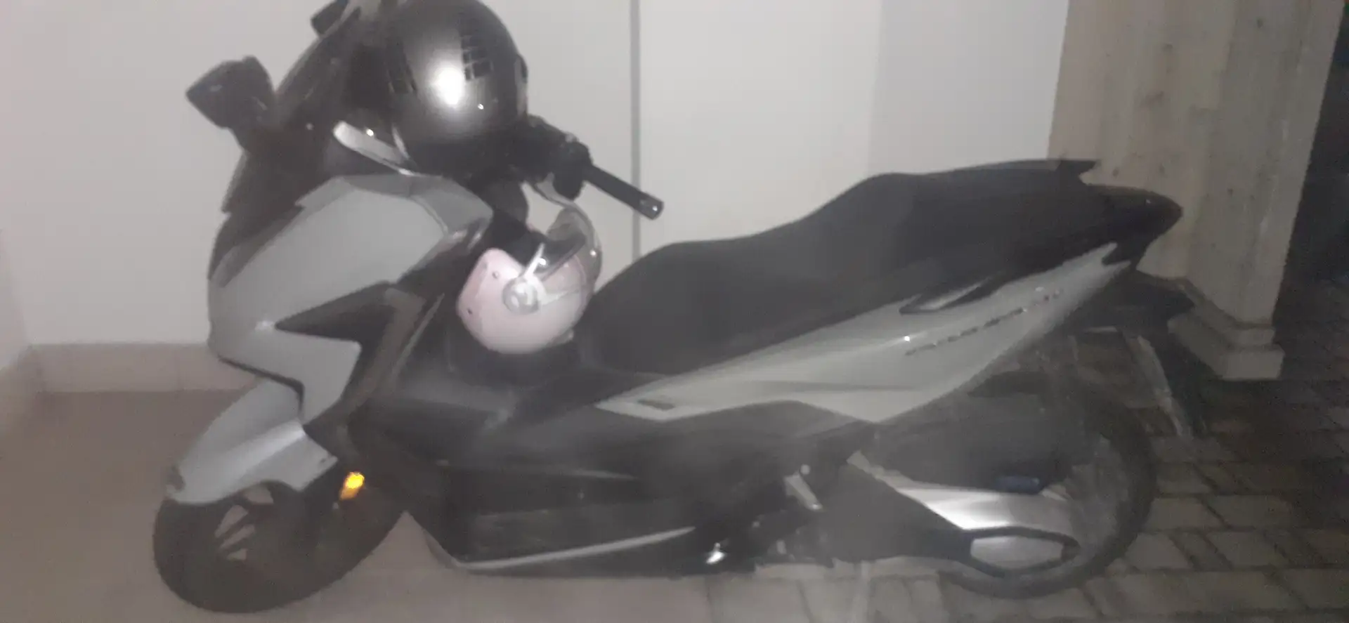 Honda Forza 350 Deluxe Gris - 1