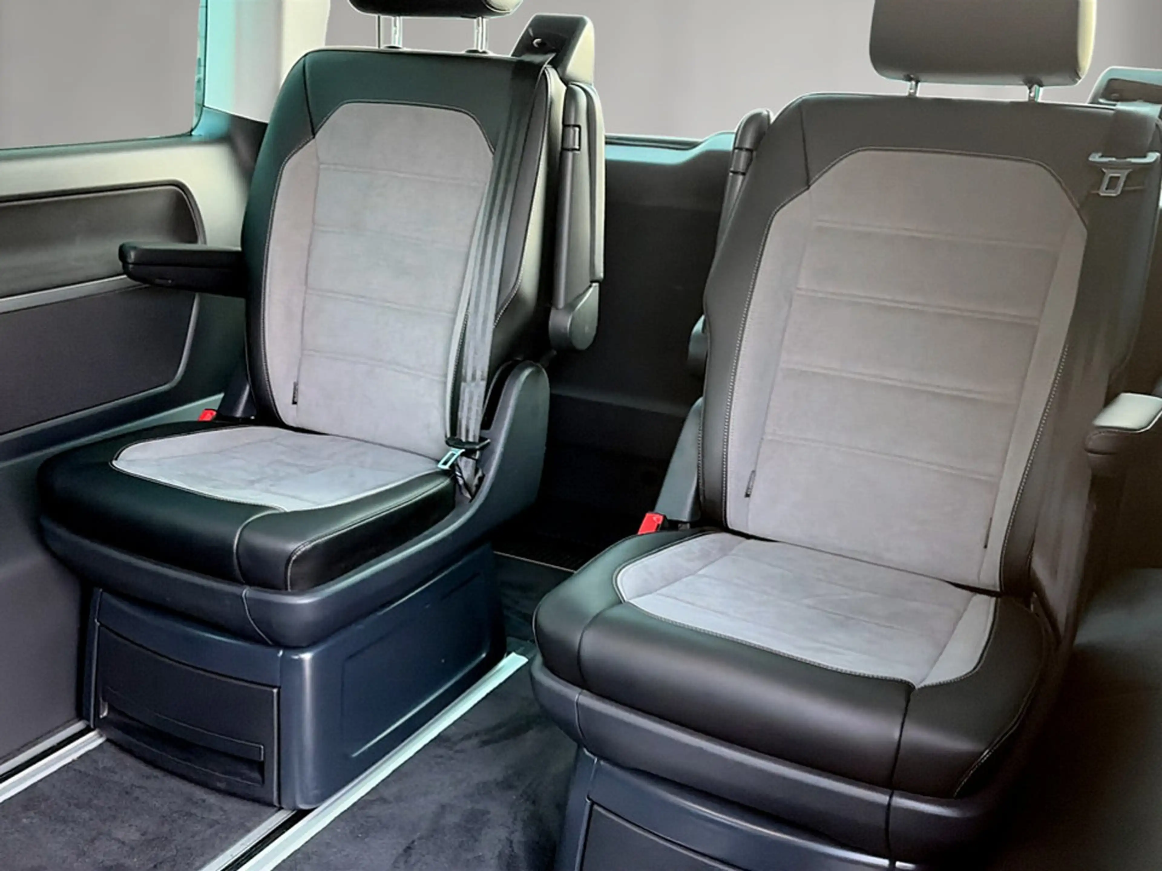 Volkswagen T6.1 Multivan VW T6.1 Multivan Comfortline TDI 4MOTION — photo 11