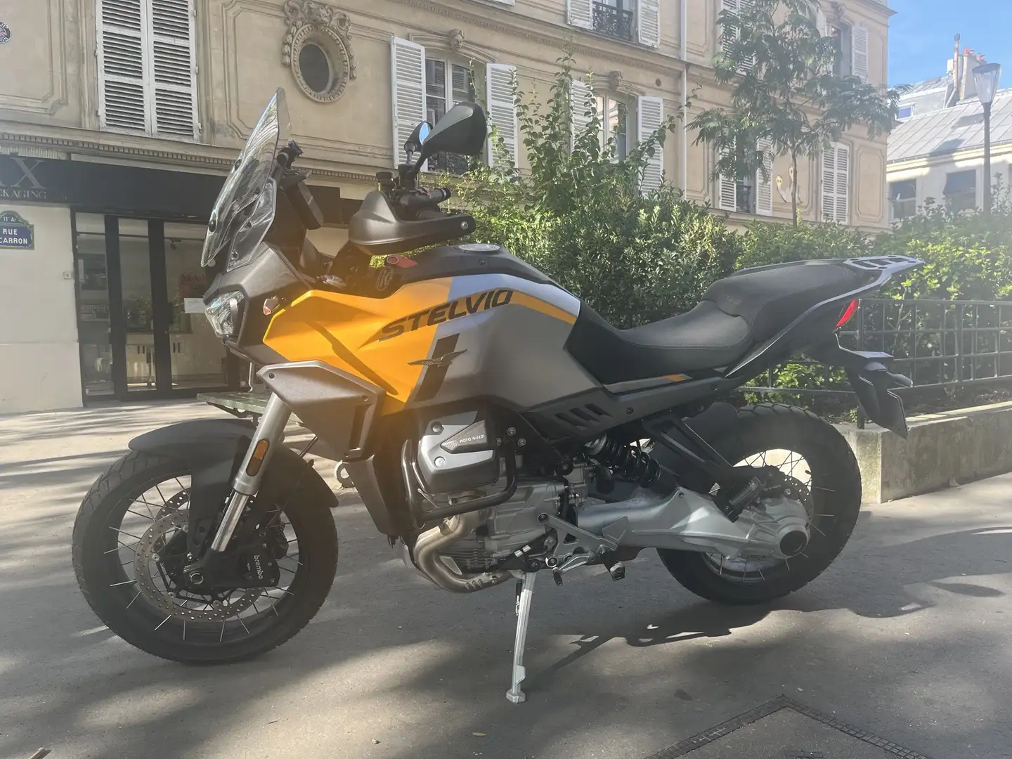Moto Guzzi Stelvio Gelb - 2