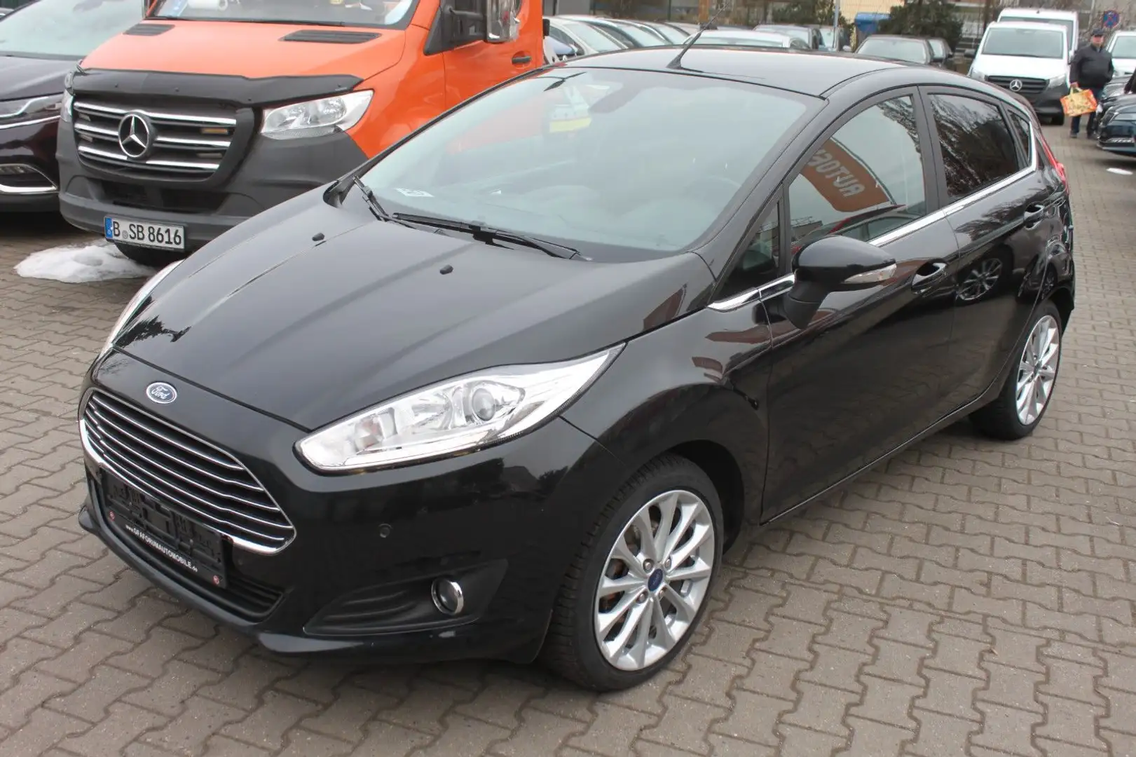 Ford Fiesta Titanium 1Hand Schwarz - 1