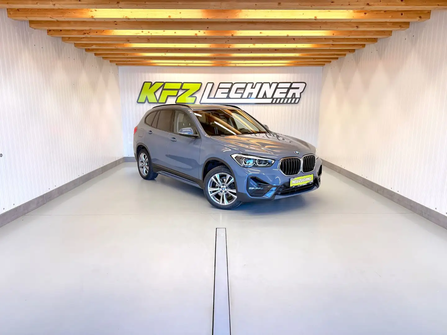 BMW X1 xDrive18d Aut. Sport Line "AHK*LED*NAVI*SITZH" Silber - 1