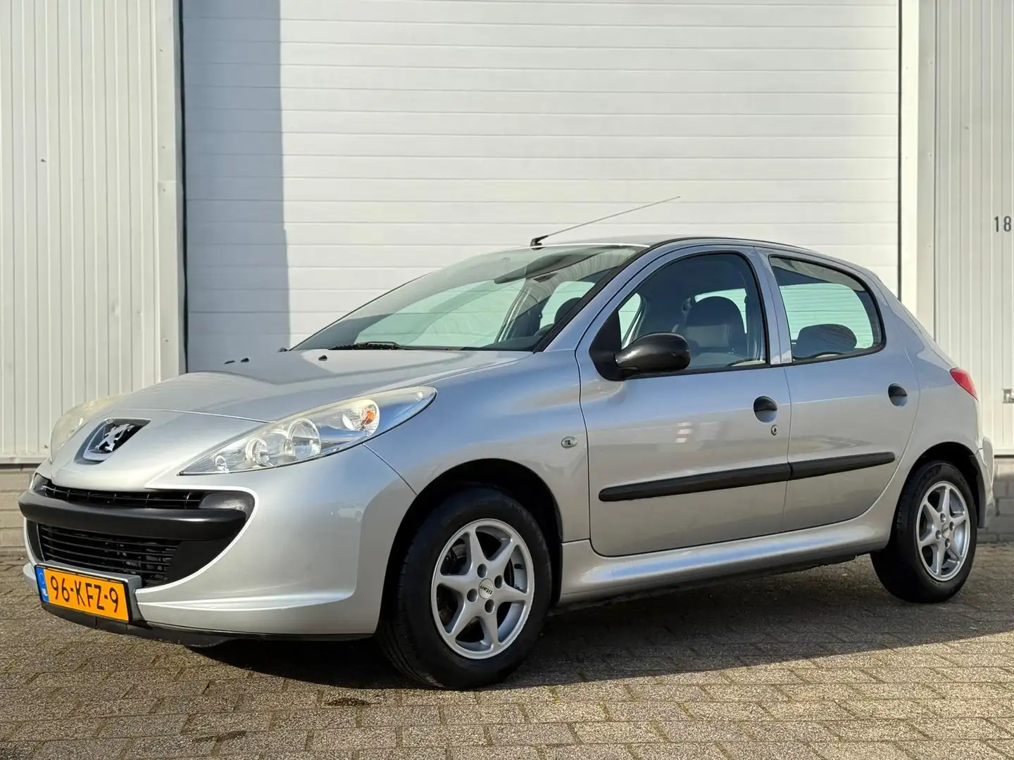Peugeot 206 206 1.1 XR Grijs - 1