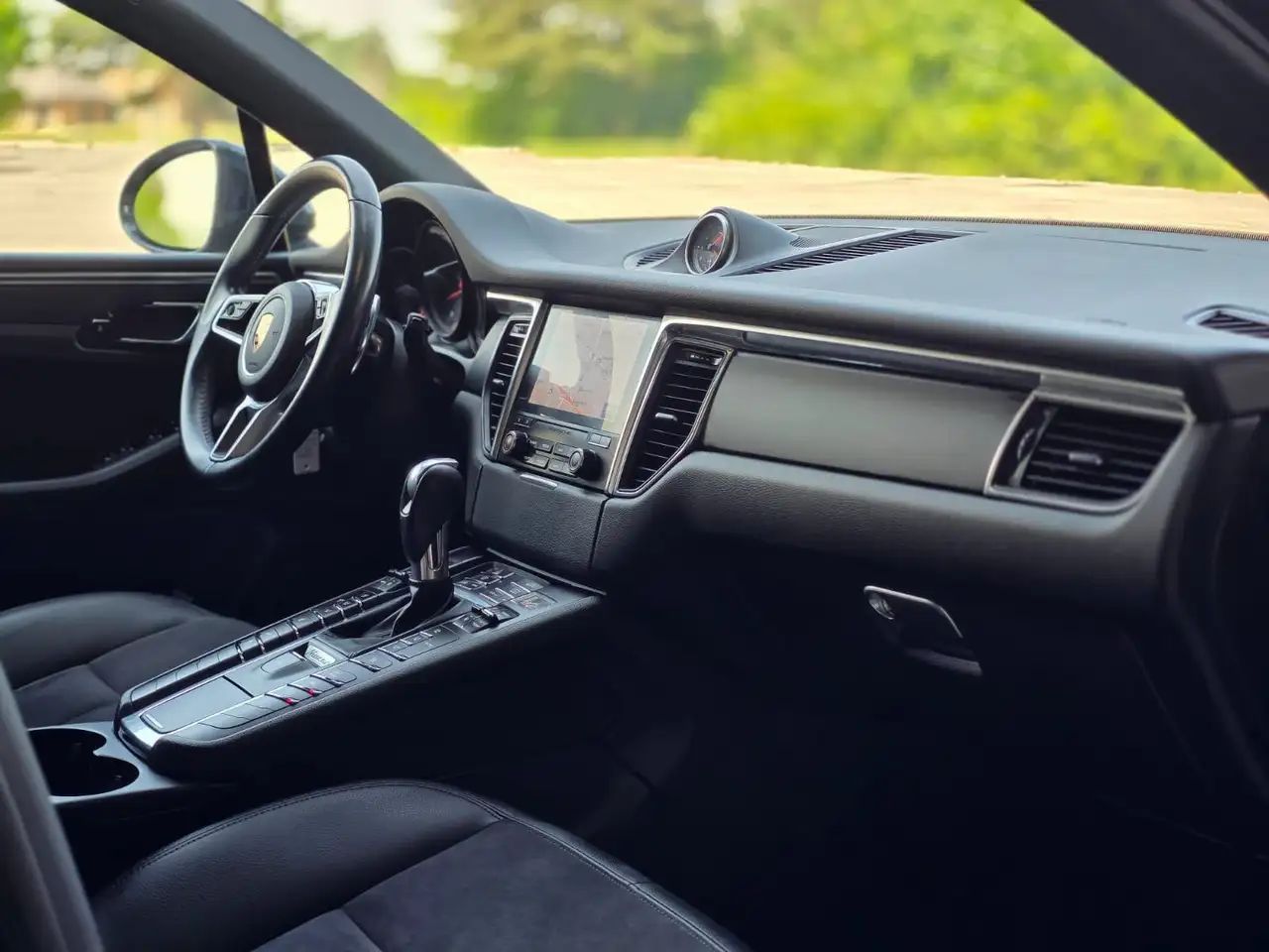 Porsche Macan снимка Porsche Macan