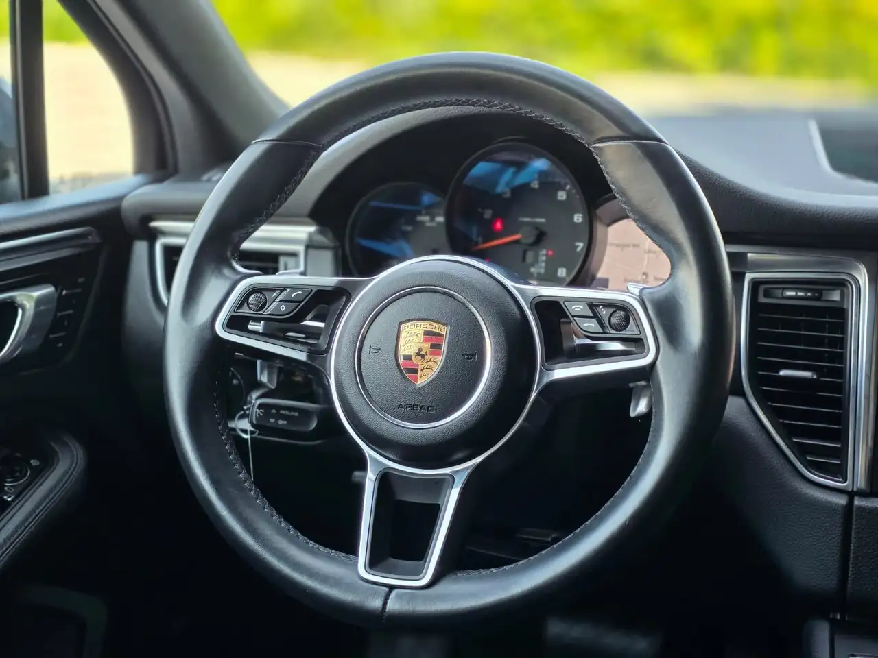 Porsche Macan снимка Porsche Macan