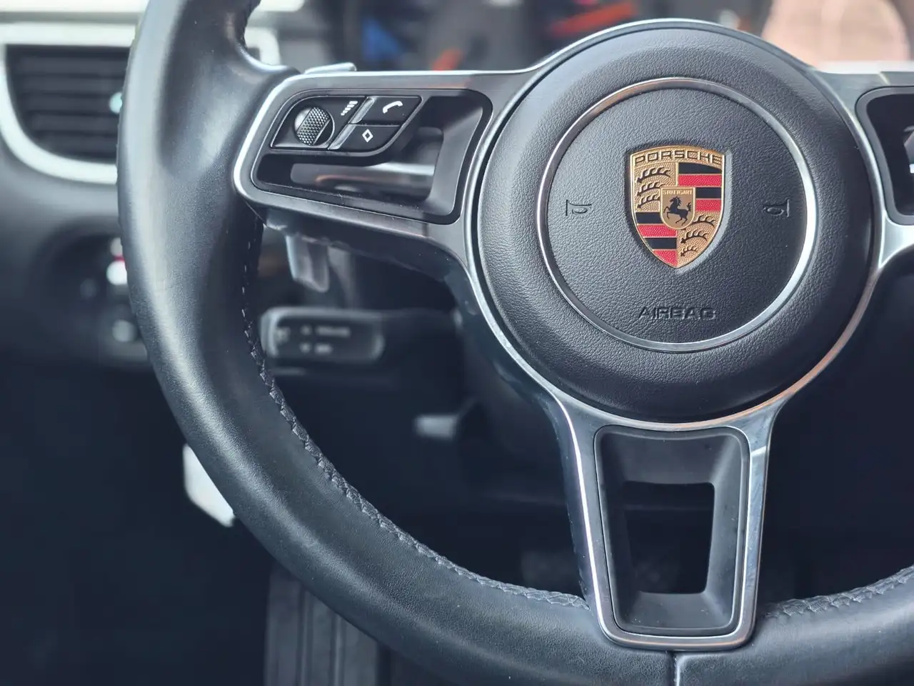 Porsche Macan снимка Porsche Macan