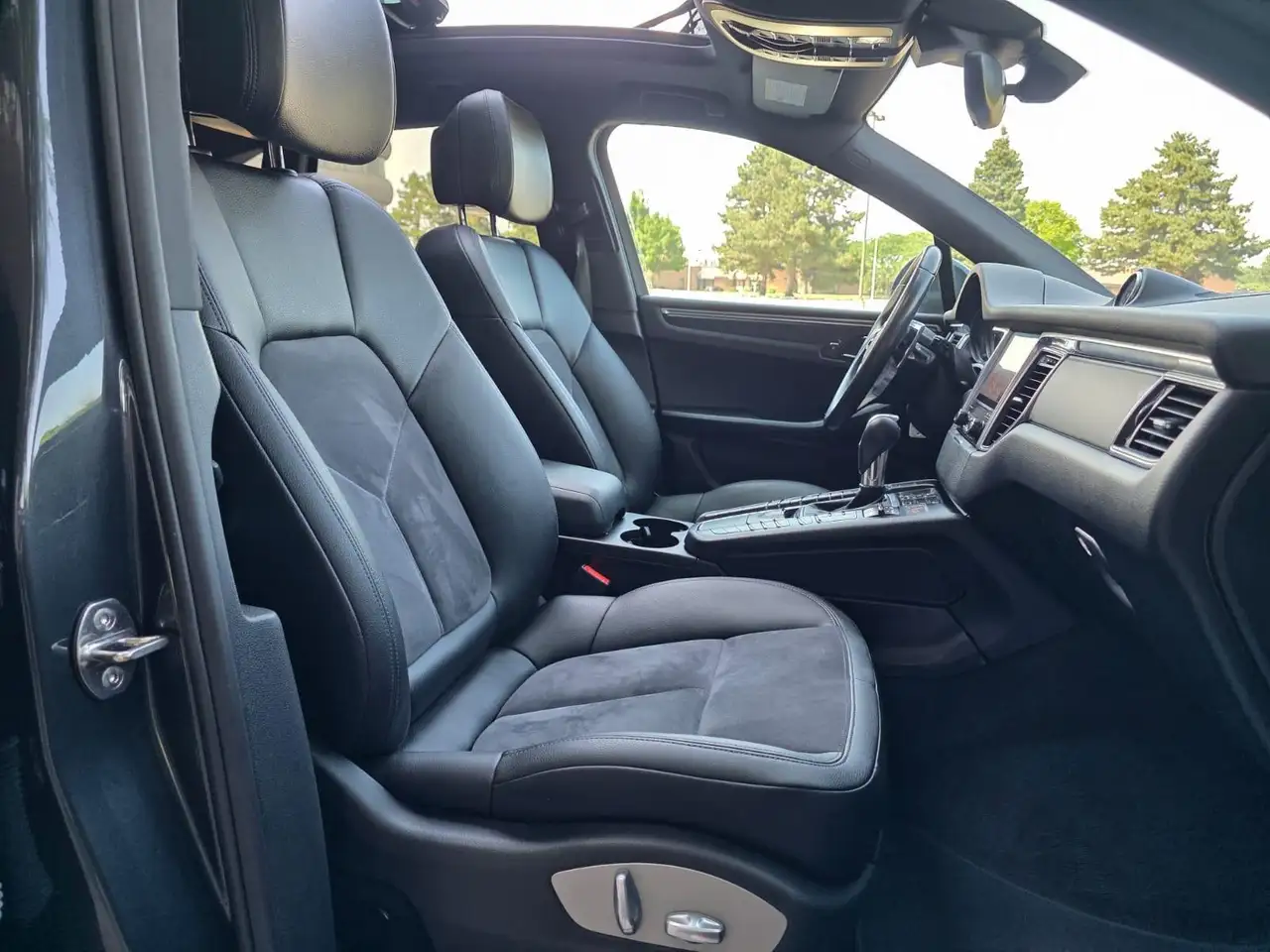 Porsche Macan снимка Porsche Macan