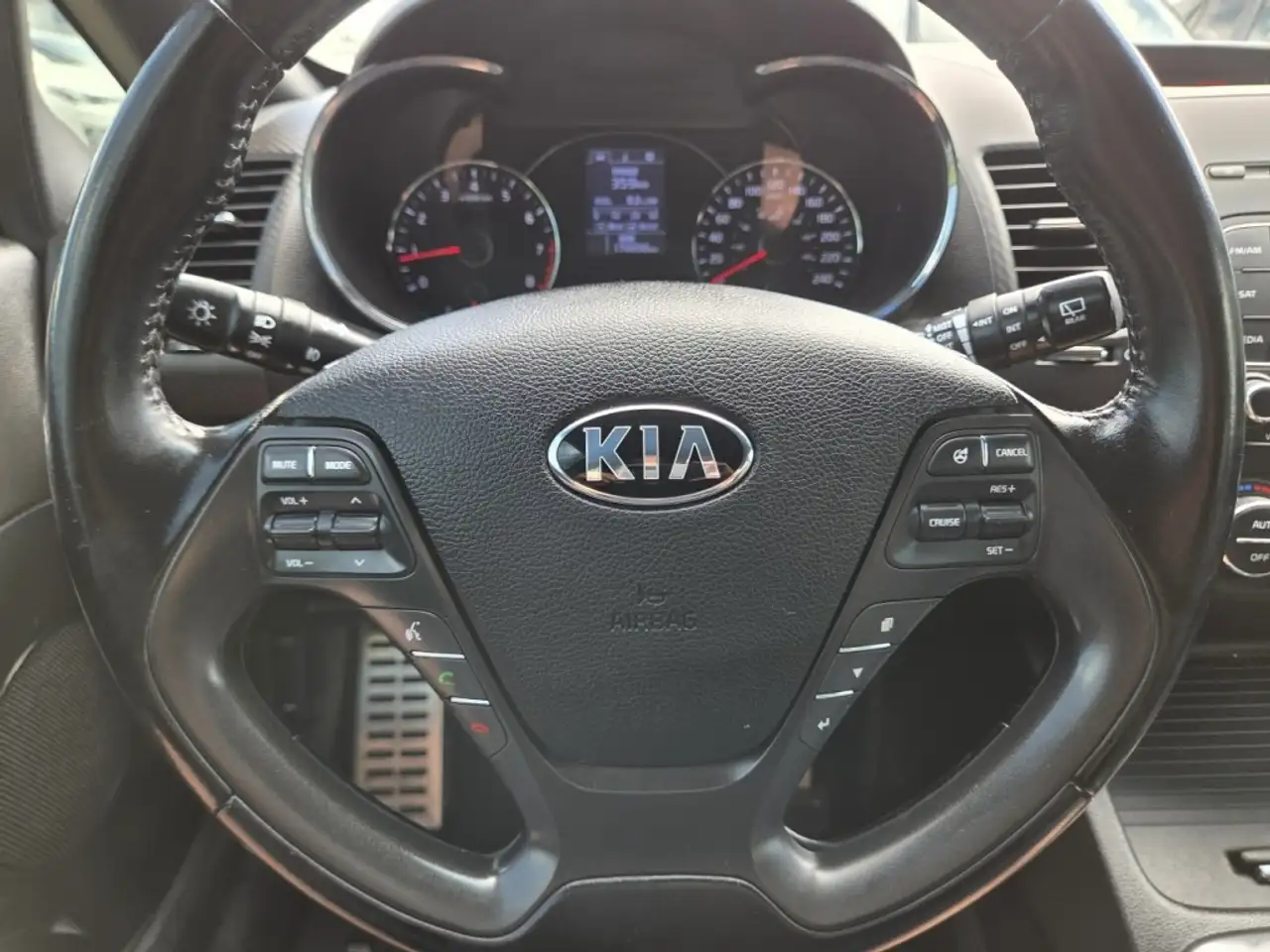 Kia Forte снимка Kia Forte