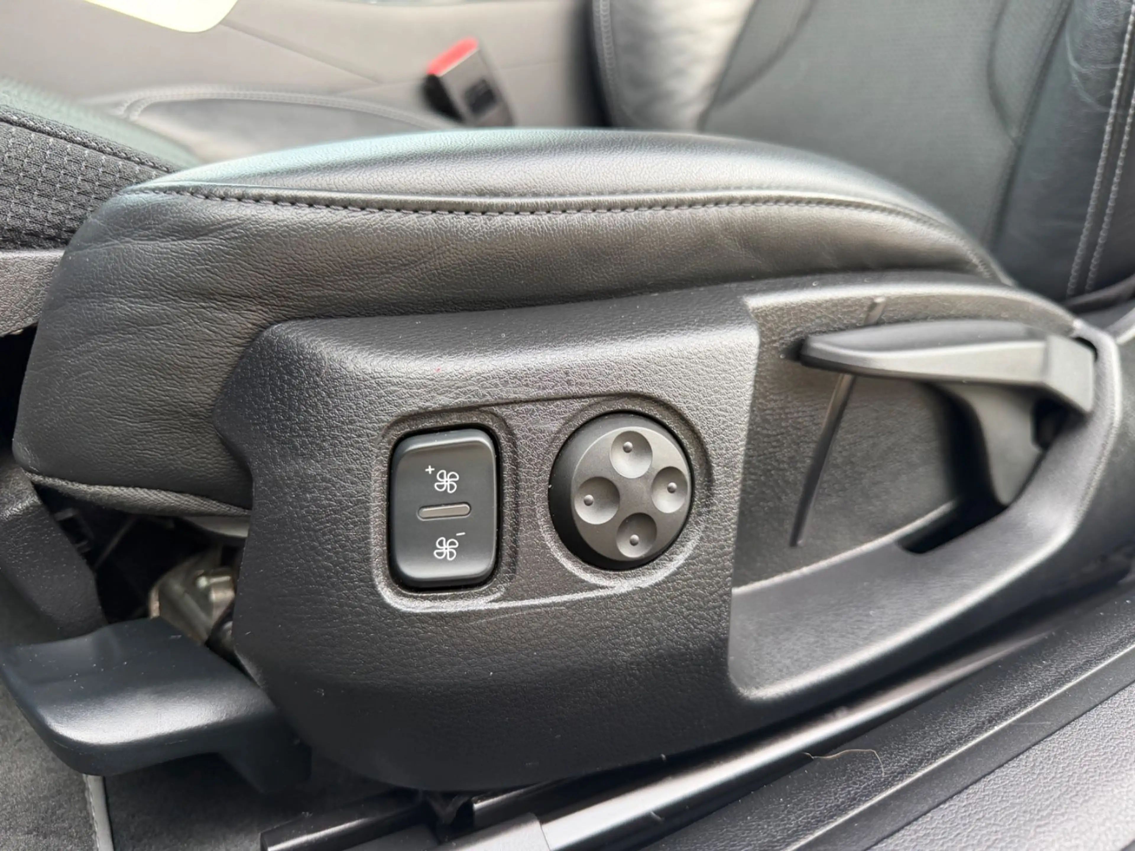 Audi A5 Cabrio 2.0 TDI quattro 3x S-Line MMI LED PDC — photo 14