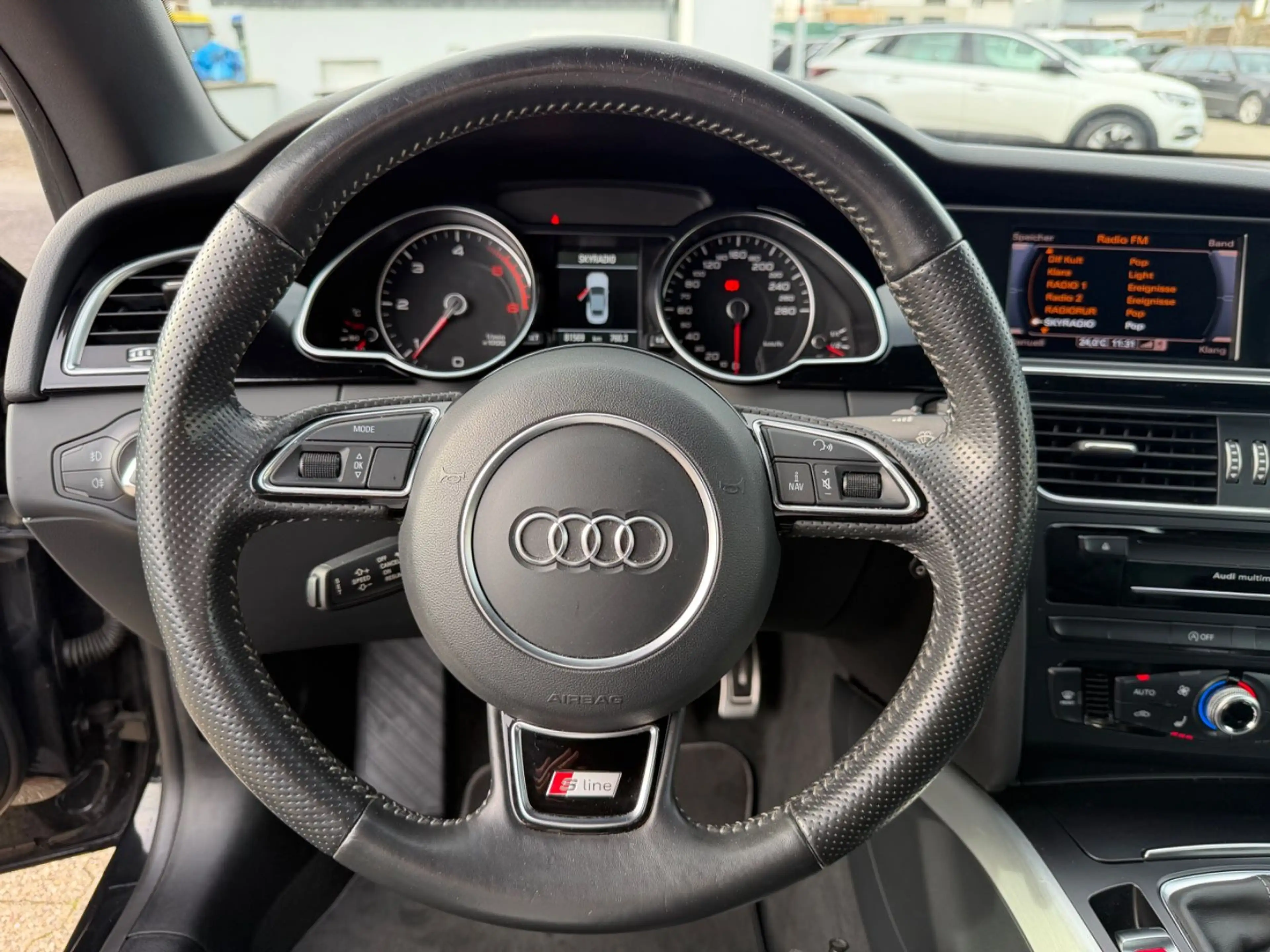 Audi A5 Cabrio 2.0 TDI quattro 3x S-Line MMI LED PDC — photo 11