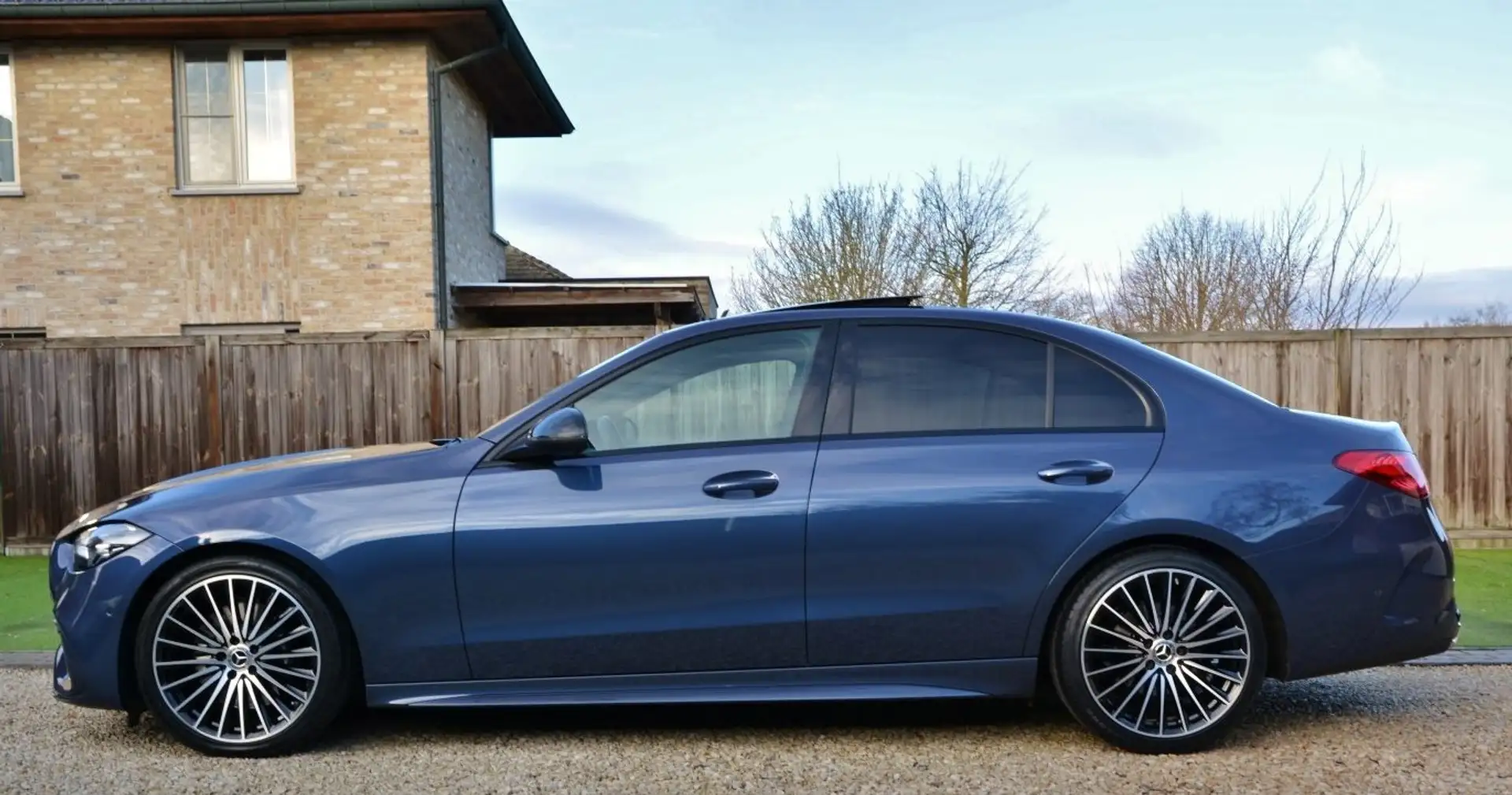 Mercedes-Benz C 180 AMG 9G-Tronic "LED'S-GPS-PANODAK-CARPLAY-CAMERA" Blau - 1