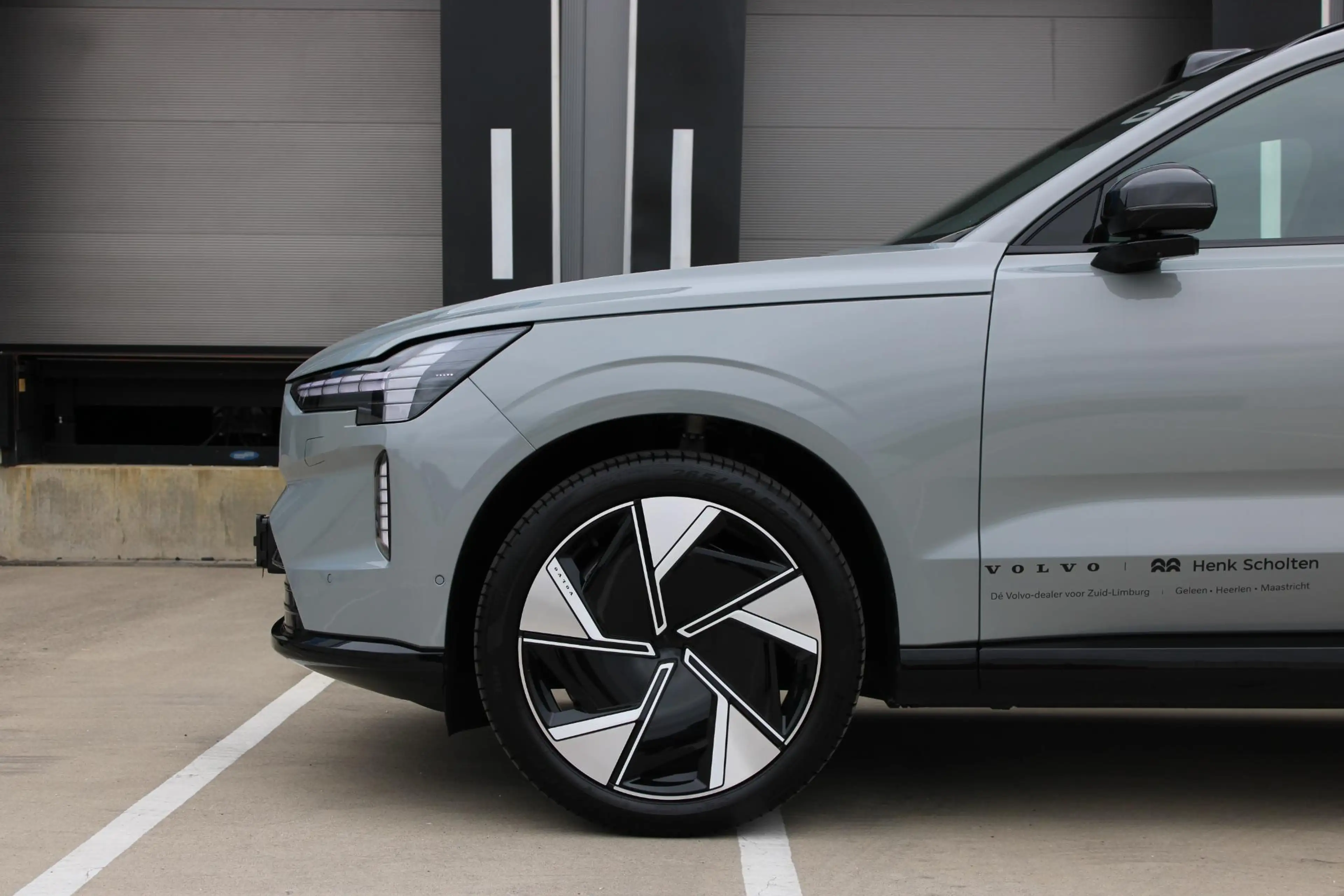 Volvo EX90 Twin Motor Performance Ultra 111 kWh | Pixel LED K — photo 4
