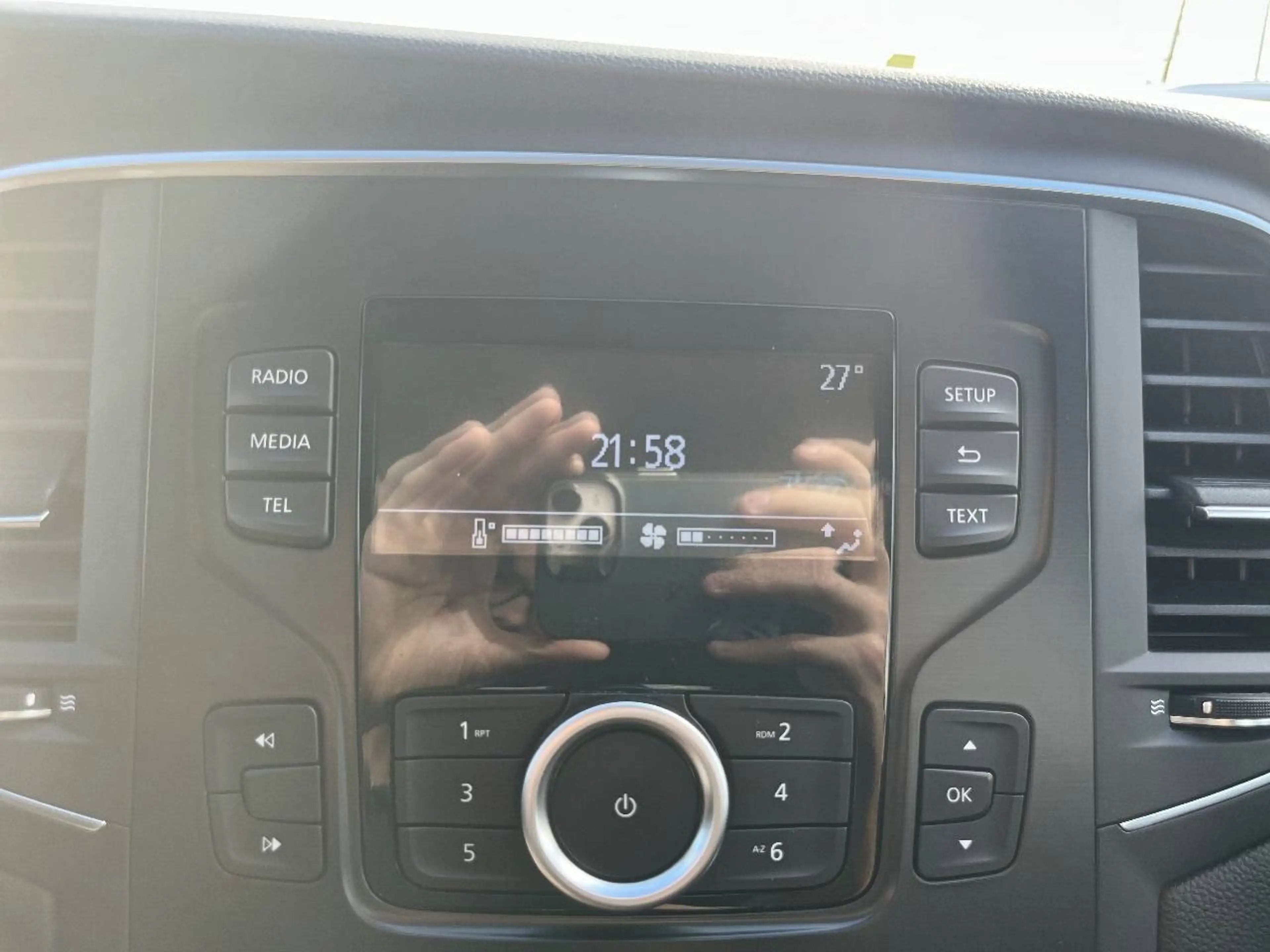 Renault Megane Megane 1.0 TCe Life GFP — photo 10