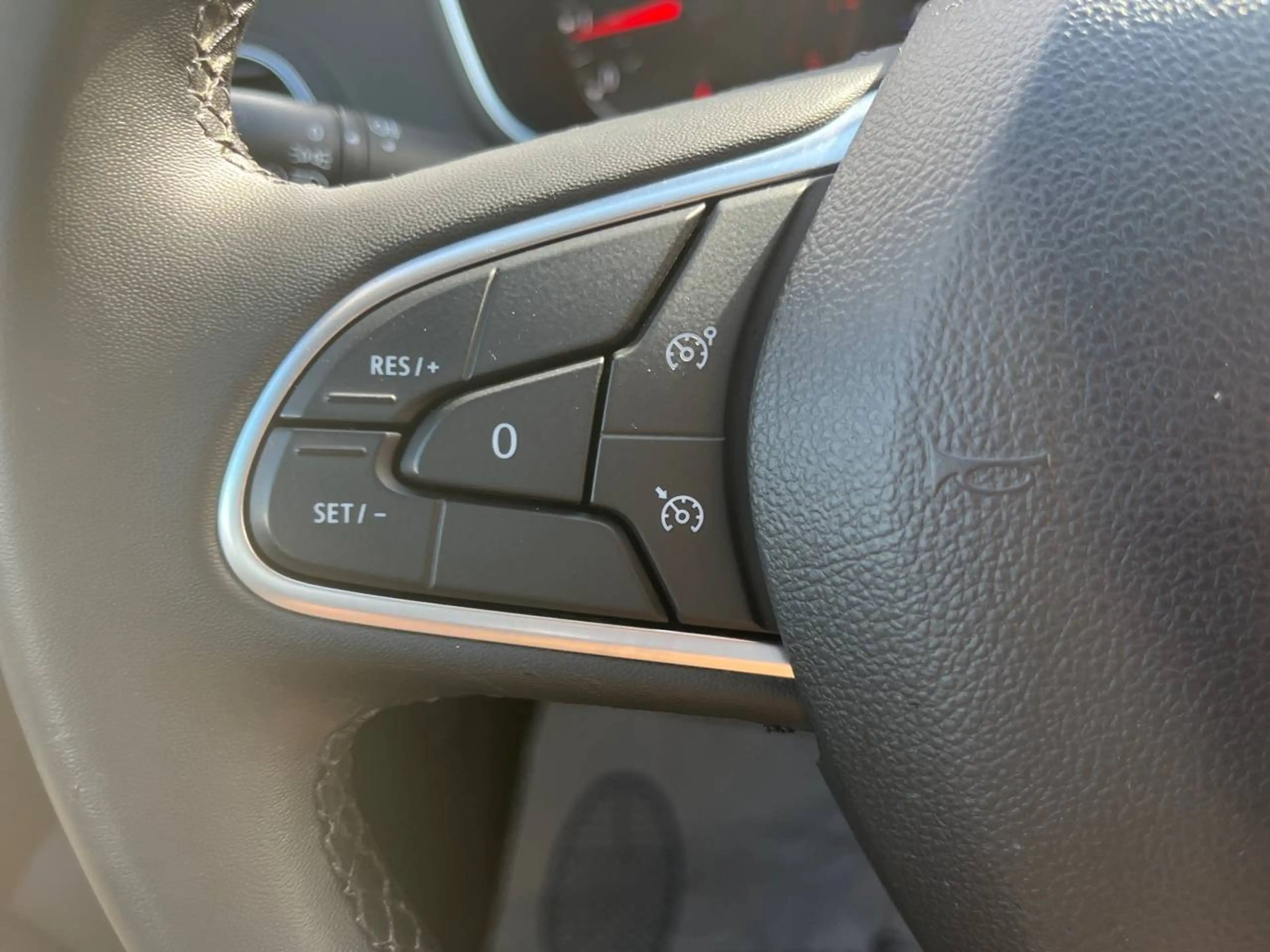Renault Megane Megane 1.0 TCe Life GFP — photo 8