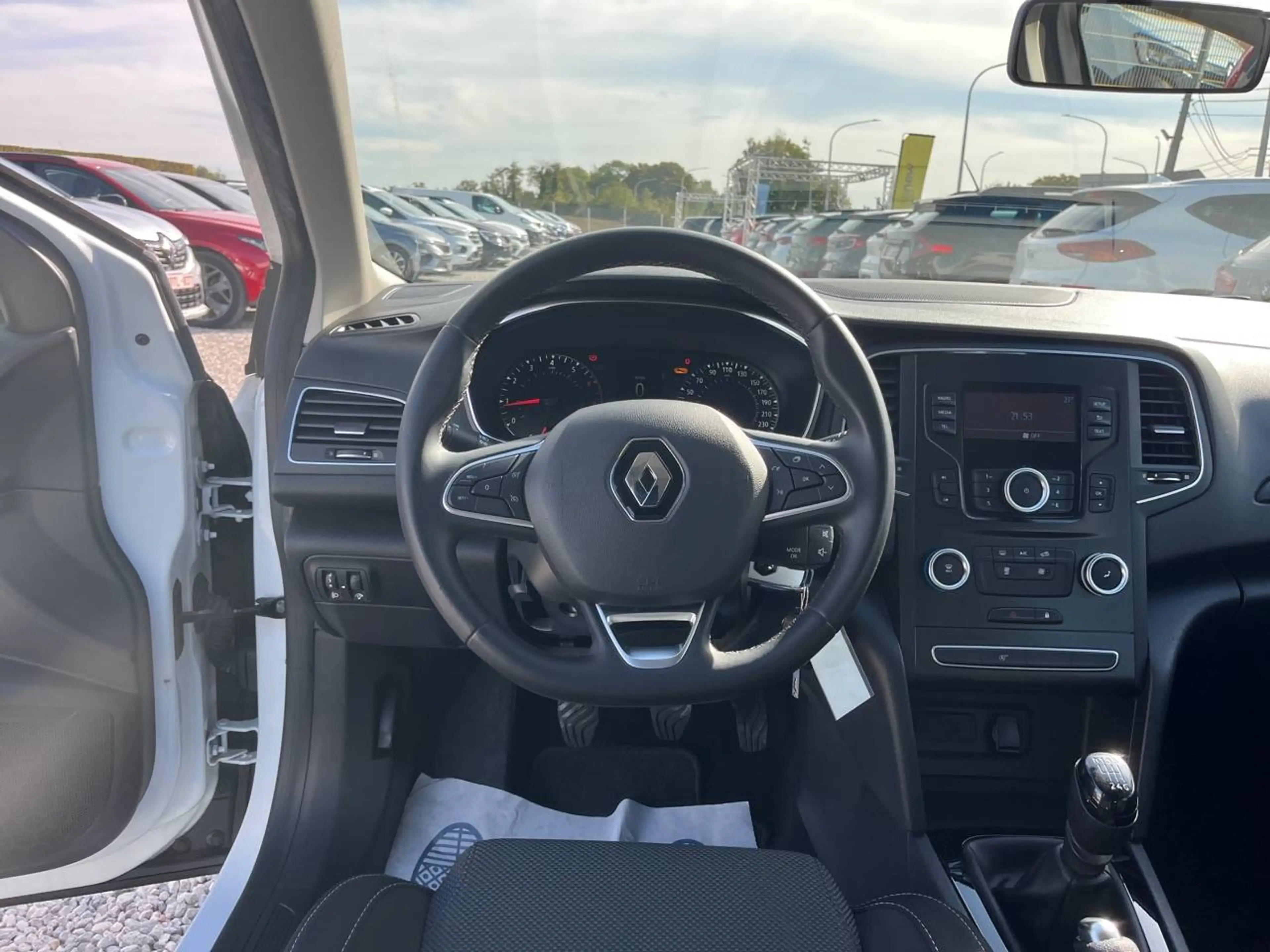 Renault Megane Megane 1.0 TCe Life GFP — photo 9