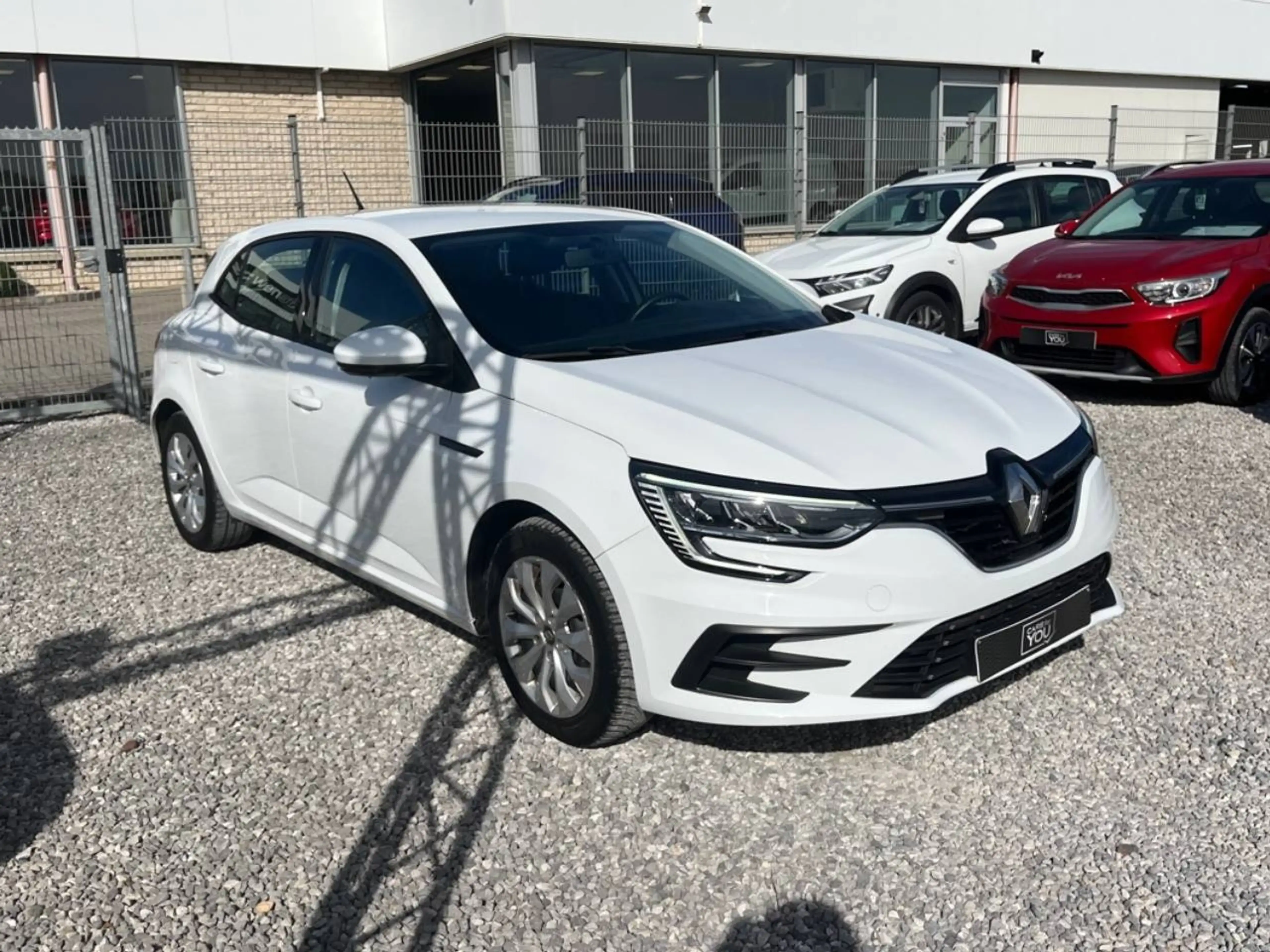 Renault Megane Megane 1.0 TCe Life GFP — photo 2