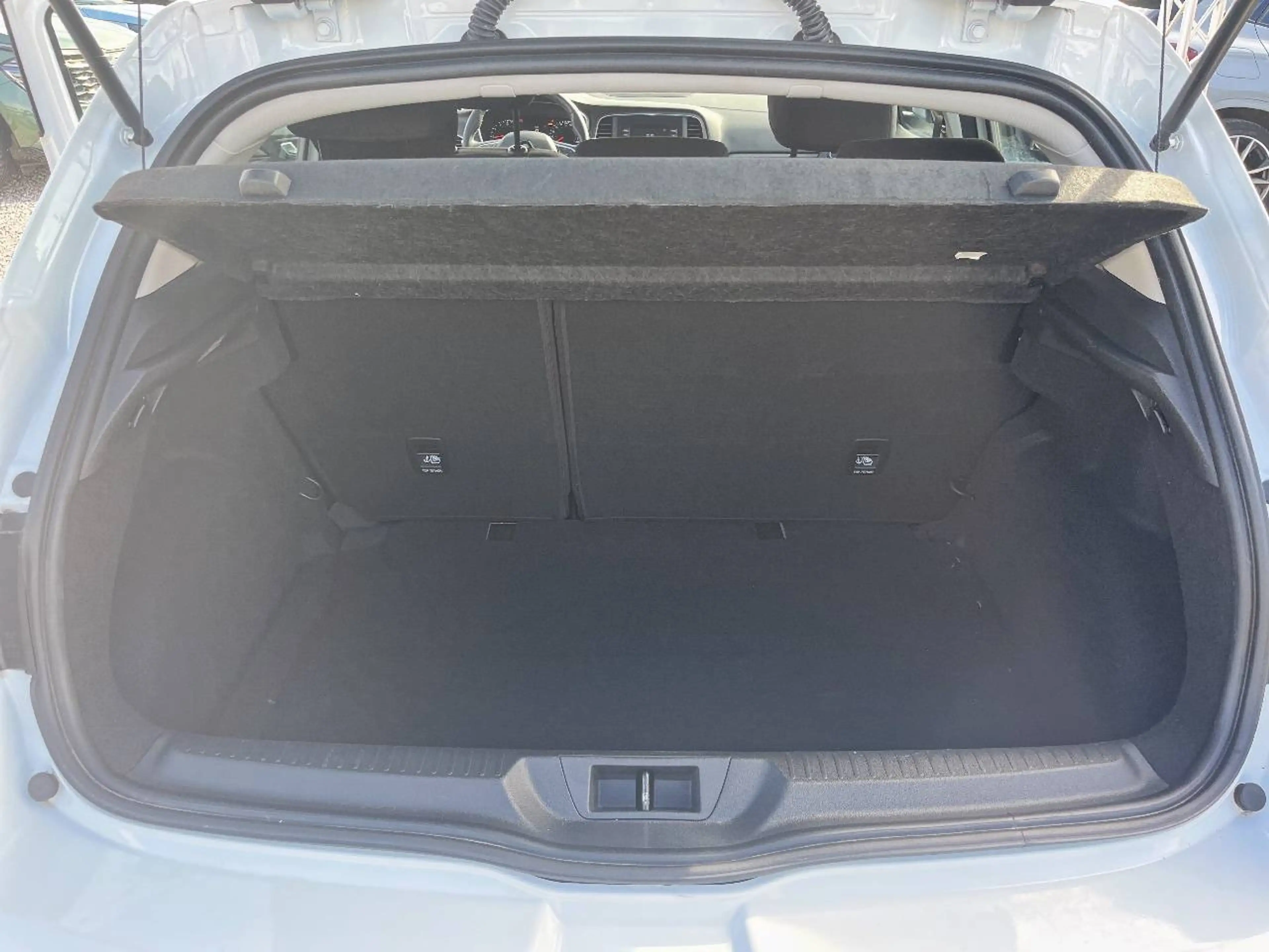 Renault Megane Megane 1.0 TCe Life GFP — photo 15