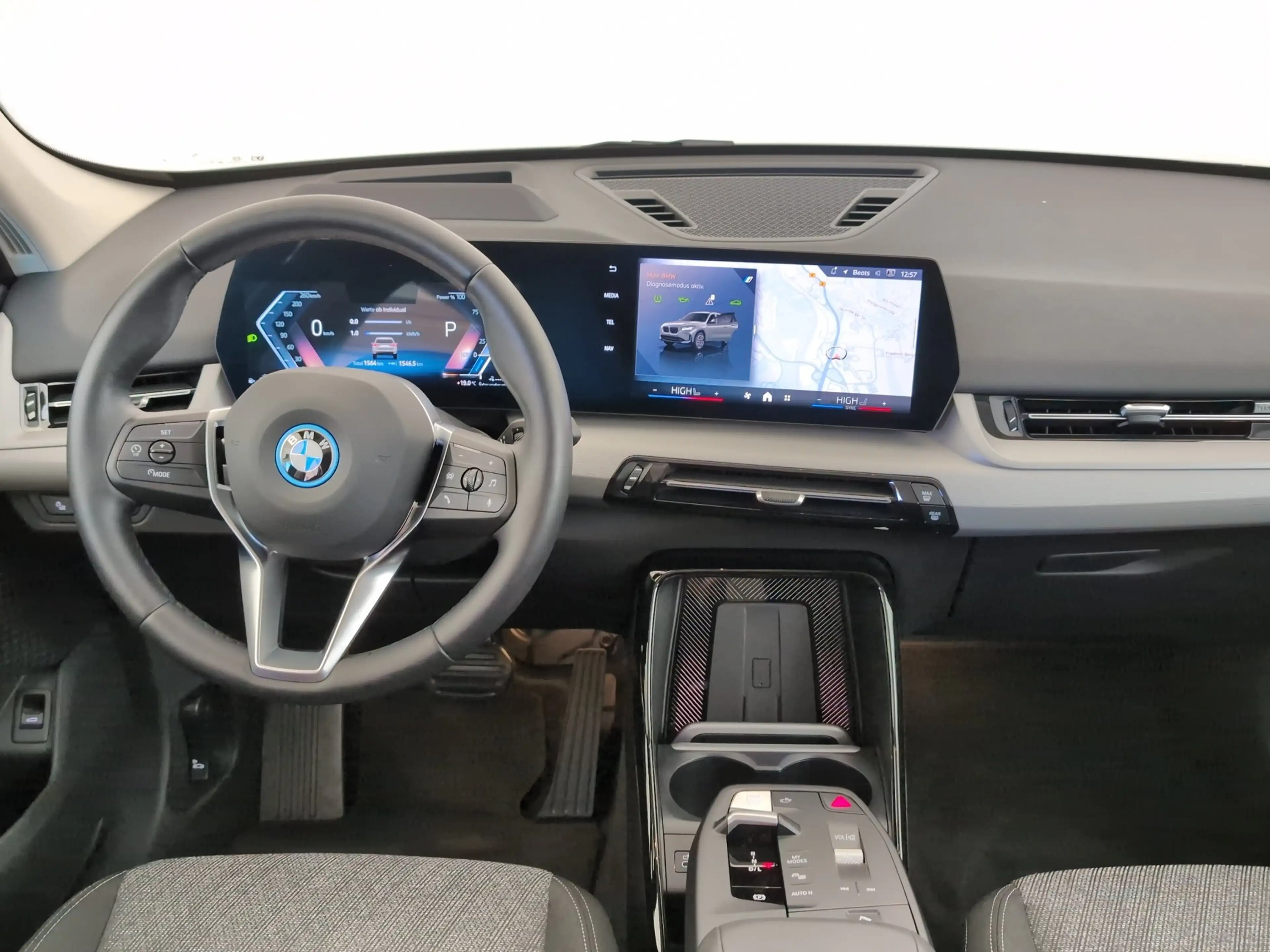 BMW X1 xDrive25e — photo 8