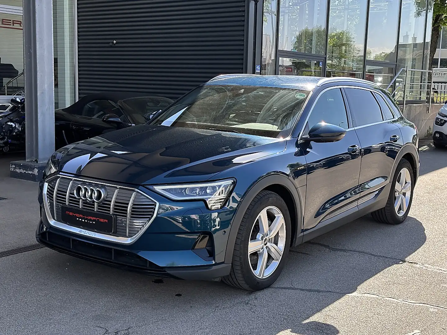 Audi e-tron 55 quattro 95kWh Business Blau - 1