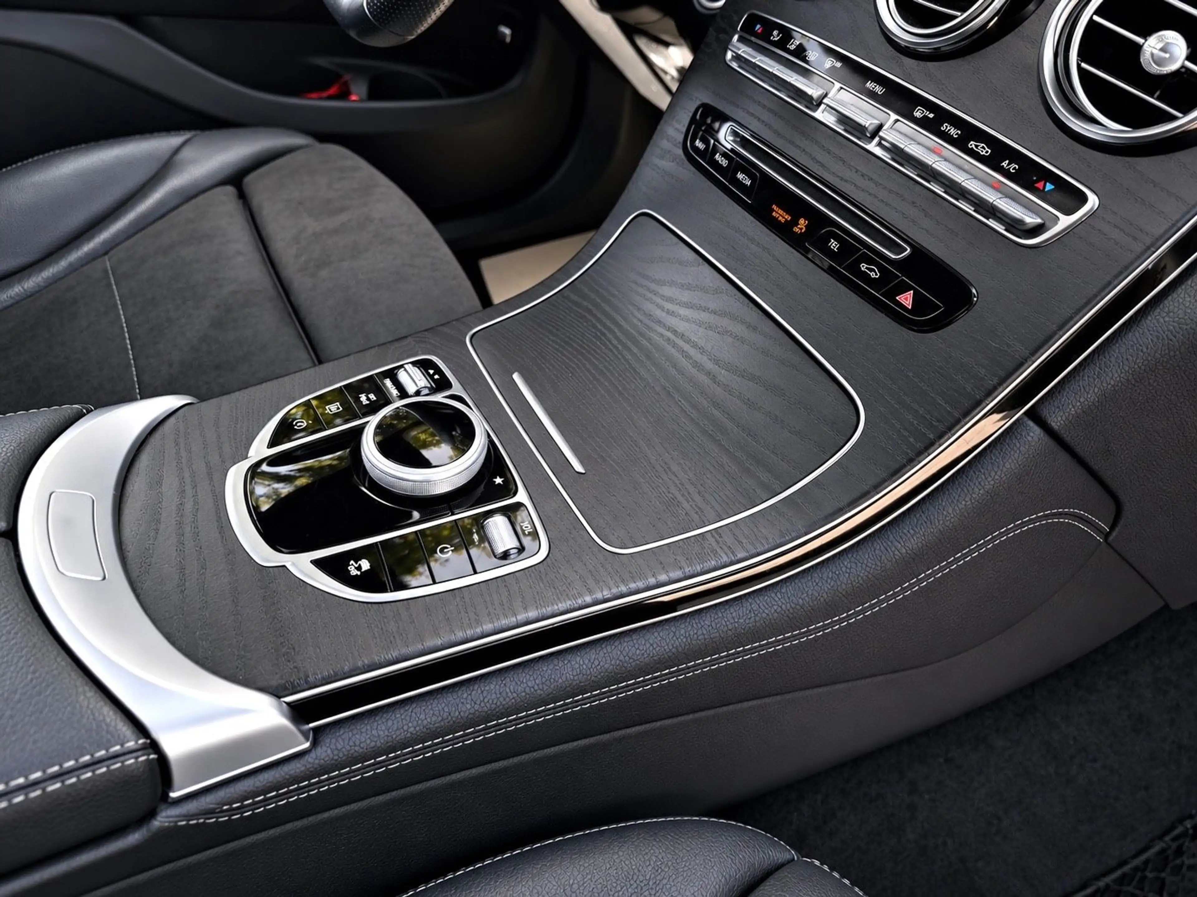 Mercedes-Benz GLC 250 4Matic Coupe,1Hand,AMG-Line,Night,Kamera — photo 15
