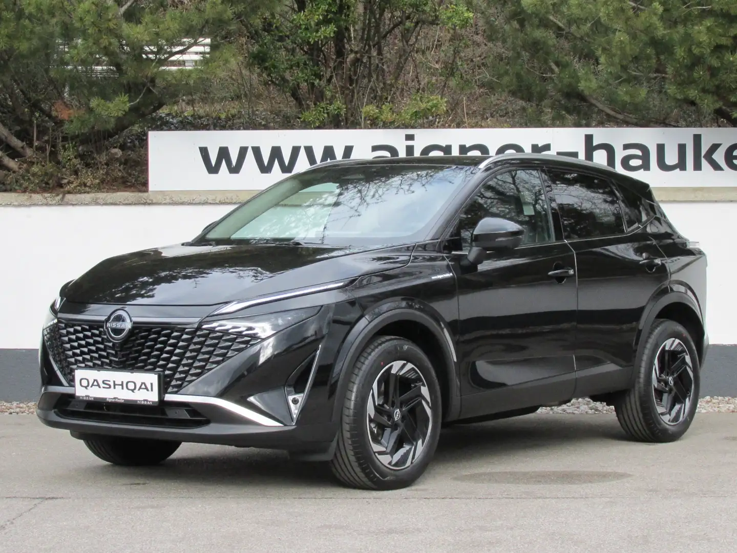 Nissan Qashqai 1,3 DIG-T MHEV N-Connecta+ Xtronic Schwarz - 1