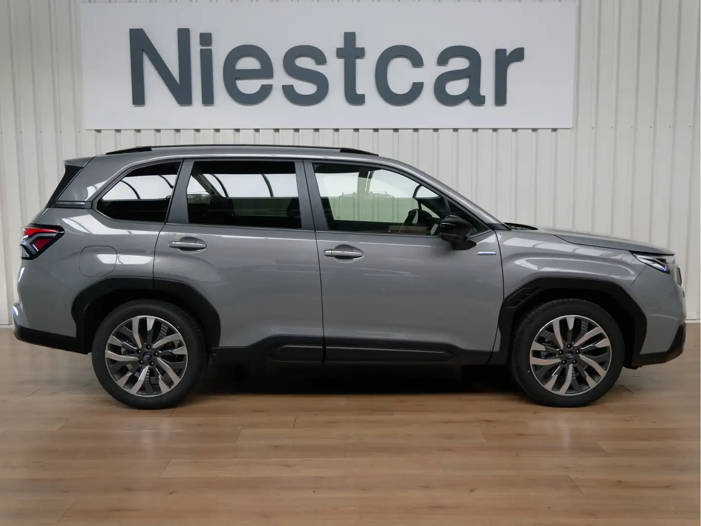 Subaru Forester 2.0i e-BOXER Premium First Edition! ** New ** Gris - 2
