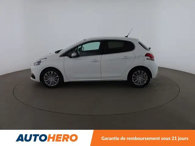 Peugeot 208 view 3