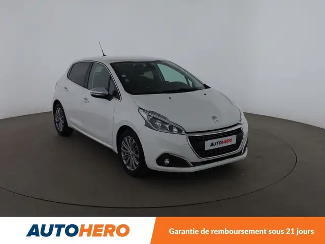Peugeot 208 view 8