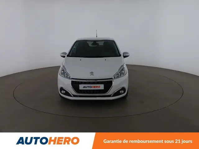 Peugeot 208 view 9