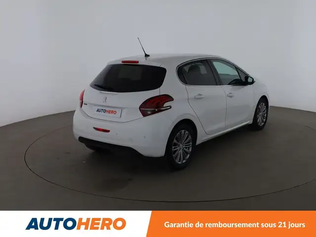 Peugeot 208 view 6