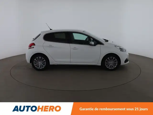 Peugeot 208 view 7