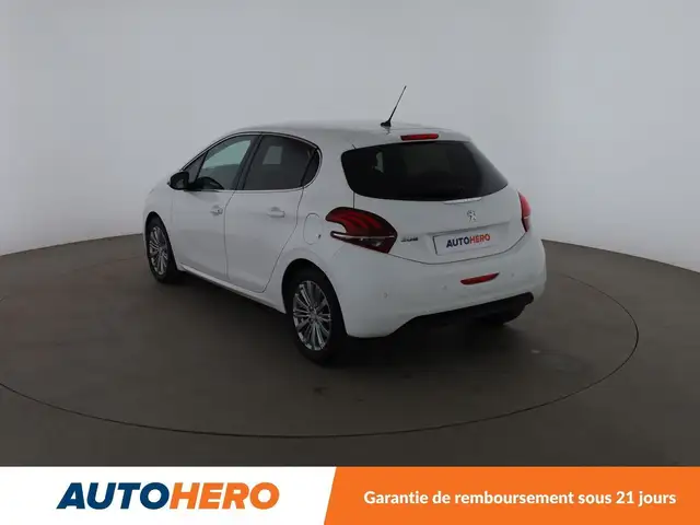 Peugeot 208 view 4