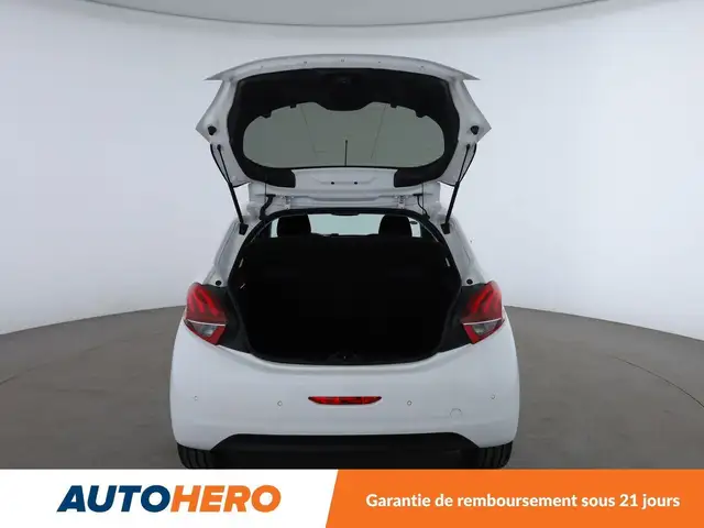 Peugeot 208 view 16