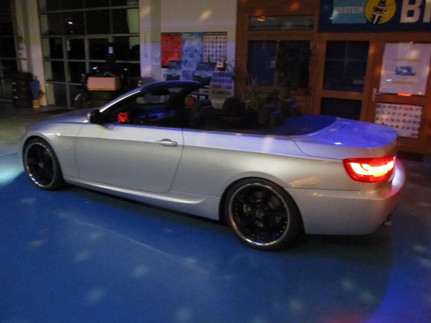 BMW 335 335i Cabrio M-Paket,Edition Exclusive Stříbrná - 2