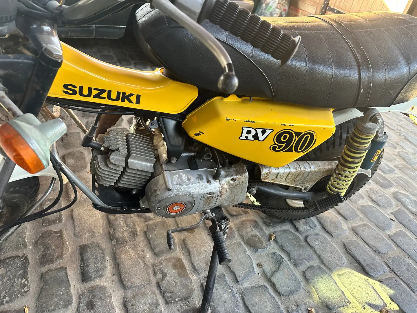 Suzuki RV 90 Yellow - 2