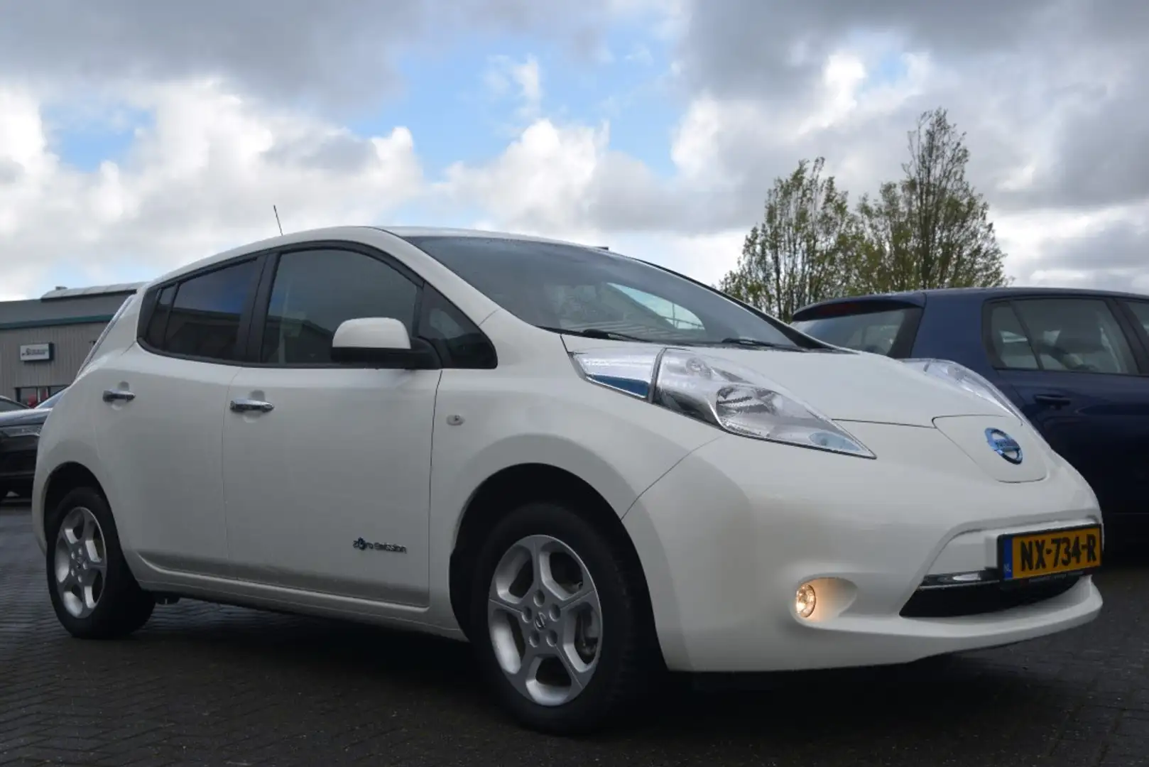 Nissan Leaf Acenta 24 kWh € 8950 met subsidie | Navi | Clima | Wit - 2