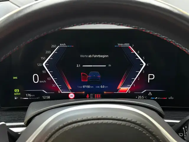 BMW X7 M view 15