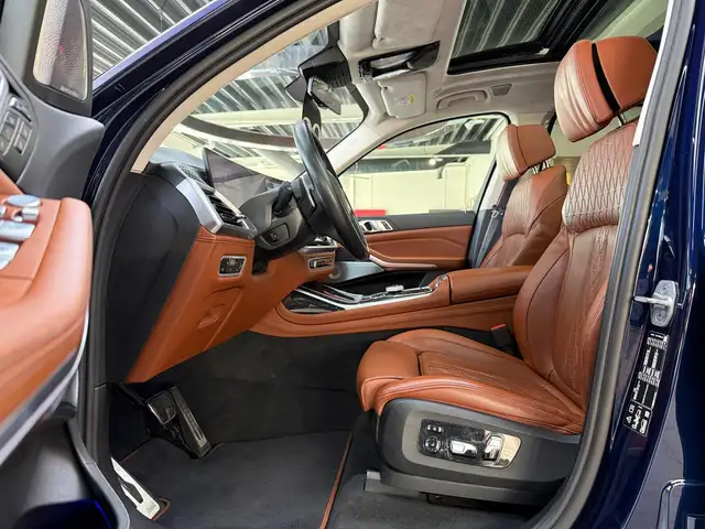BMW X7 M view 12