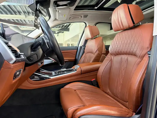 BMW X7 M view 13