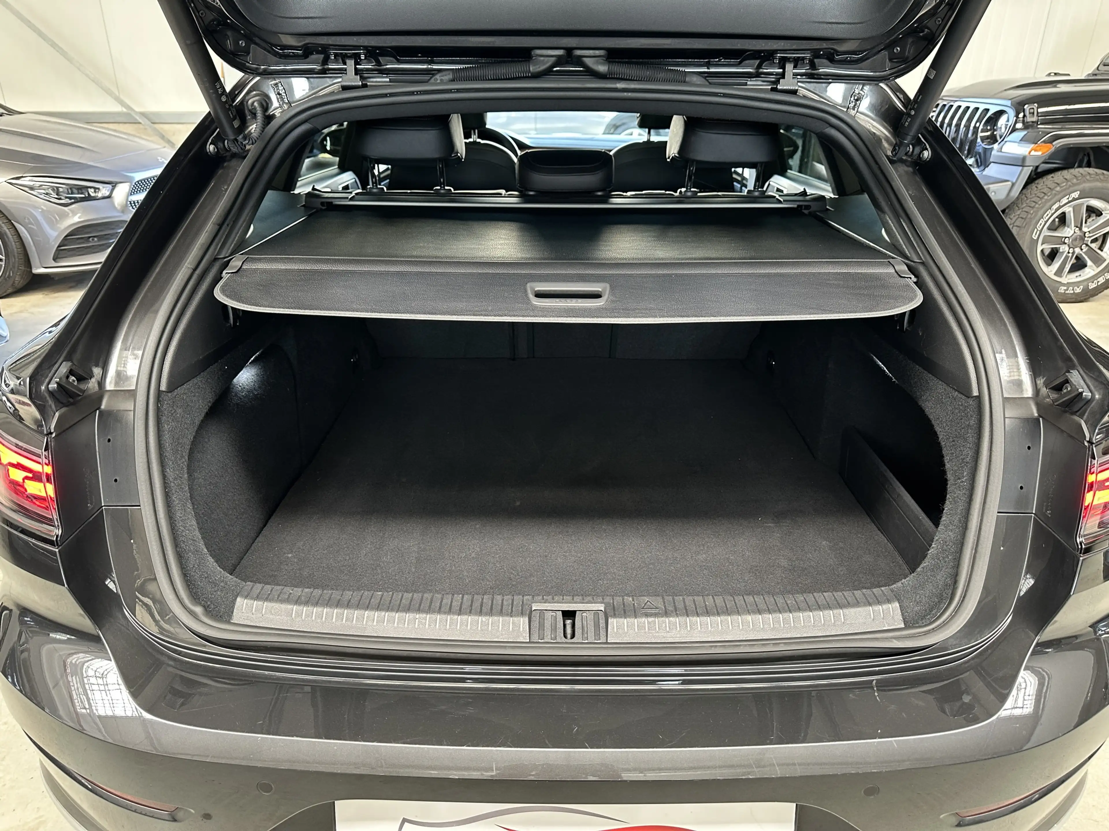 Volkswagen Arteon Elegance Pano Navi AHK SHZ ACC HUD — photo 7