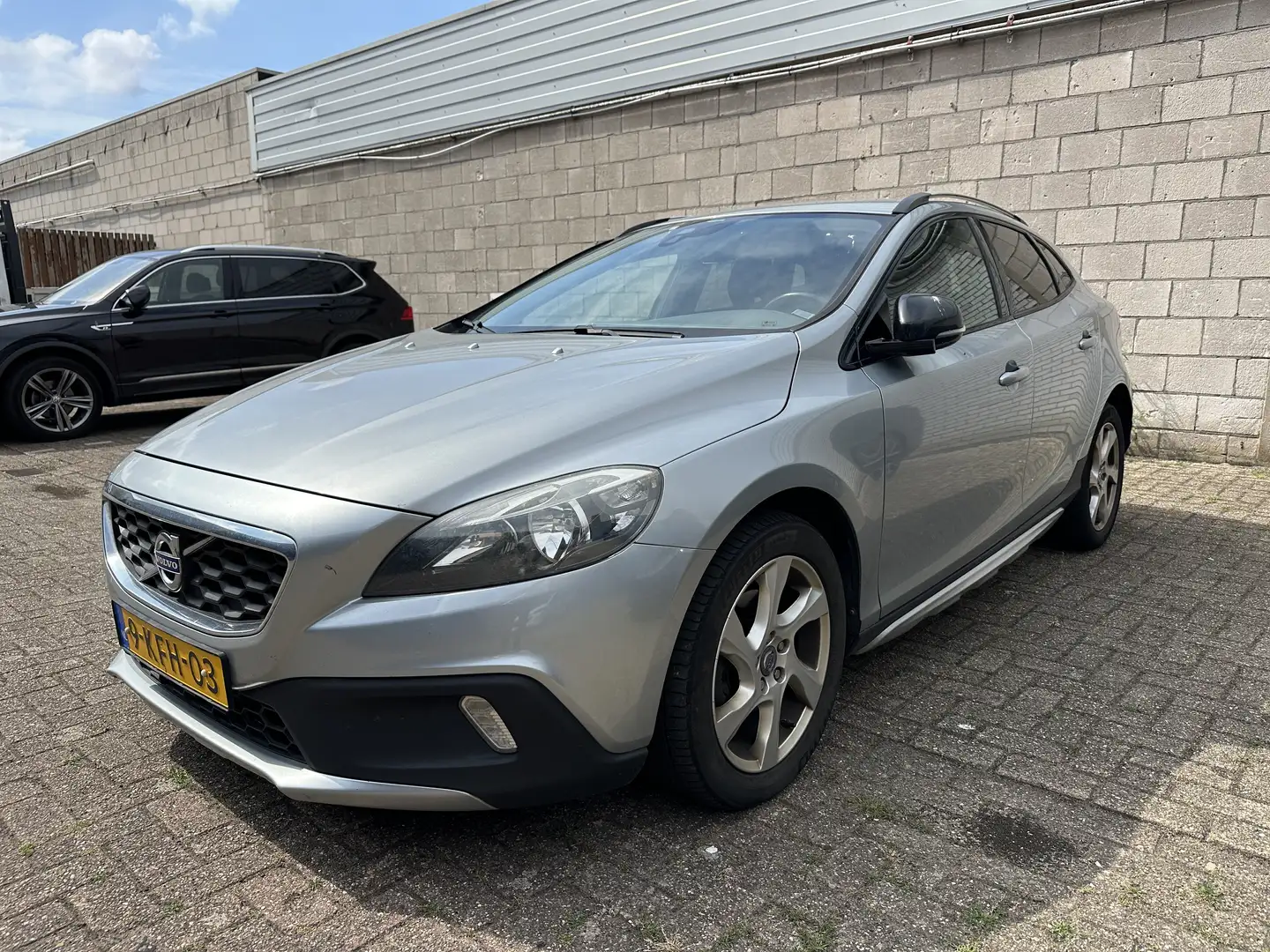 Volvo V40 Cross Country 1.6 D2 Momentum Argintiu - 1