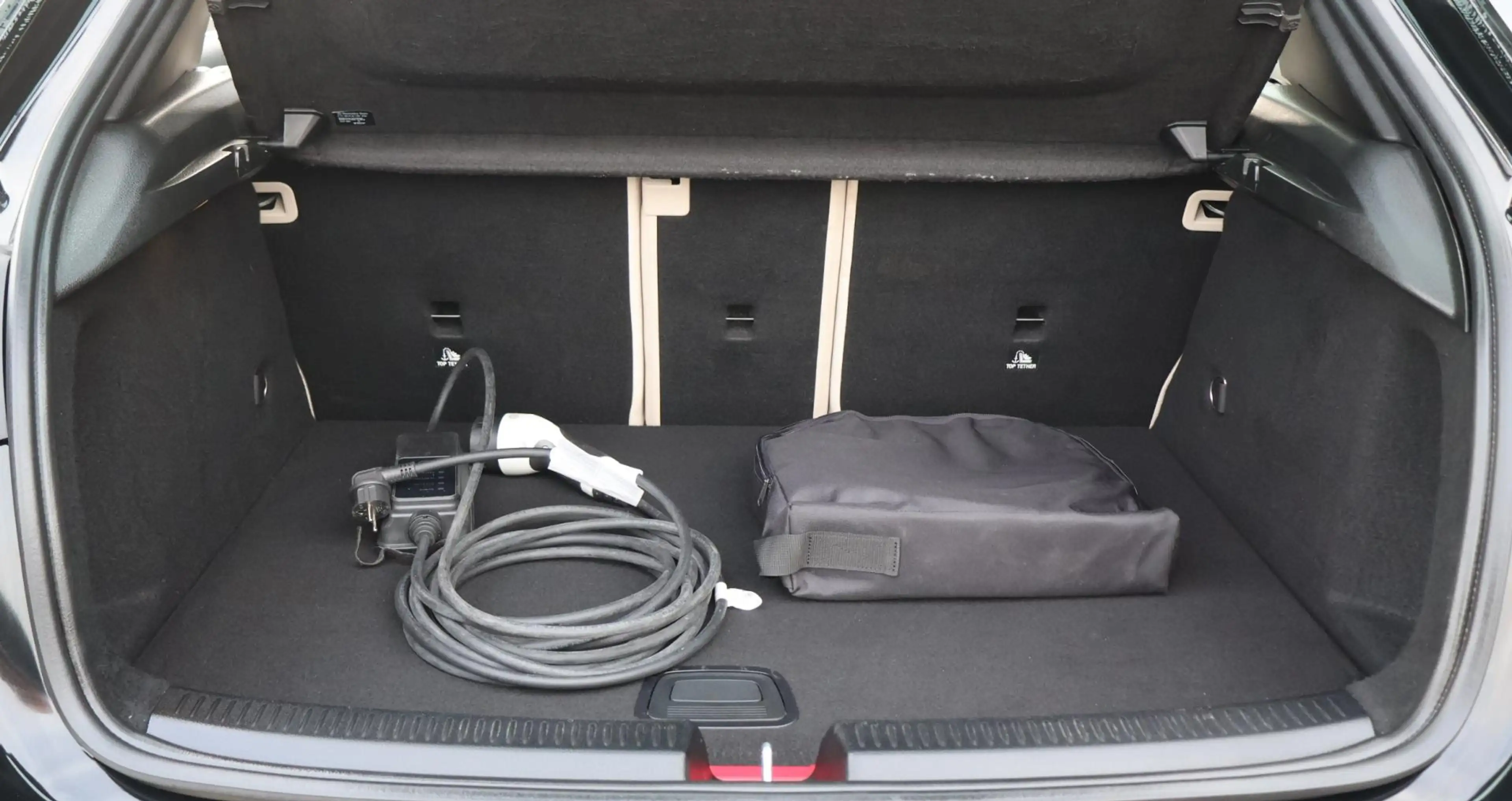 Mercedes-Benz A 250 e Luxury Line Pano/Leder/Camera/PDC/Cruise — photo 17