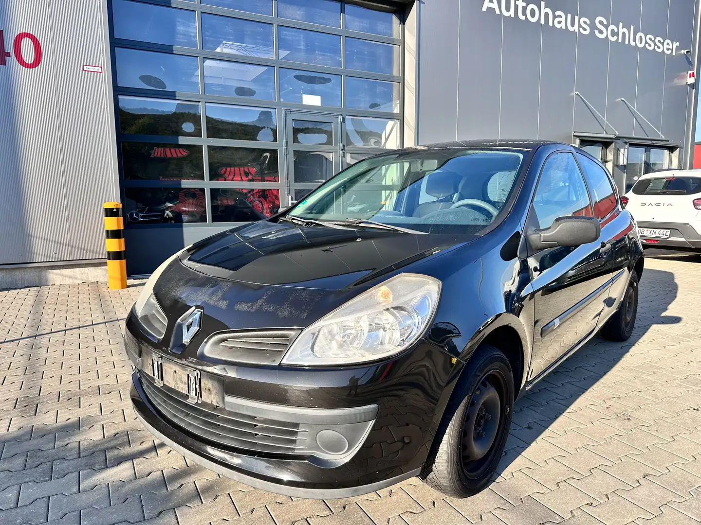 Renault Clio Authentique Schwarz - 1