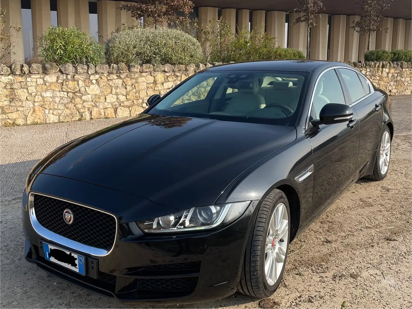 Jaguar XE 2.0d Prestige 180cv auto - 2