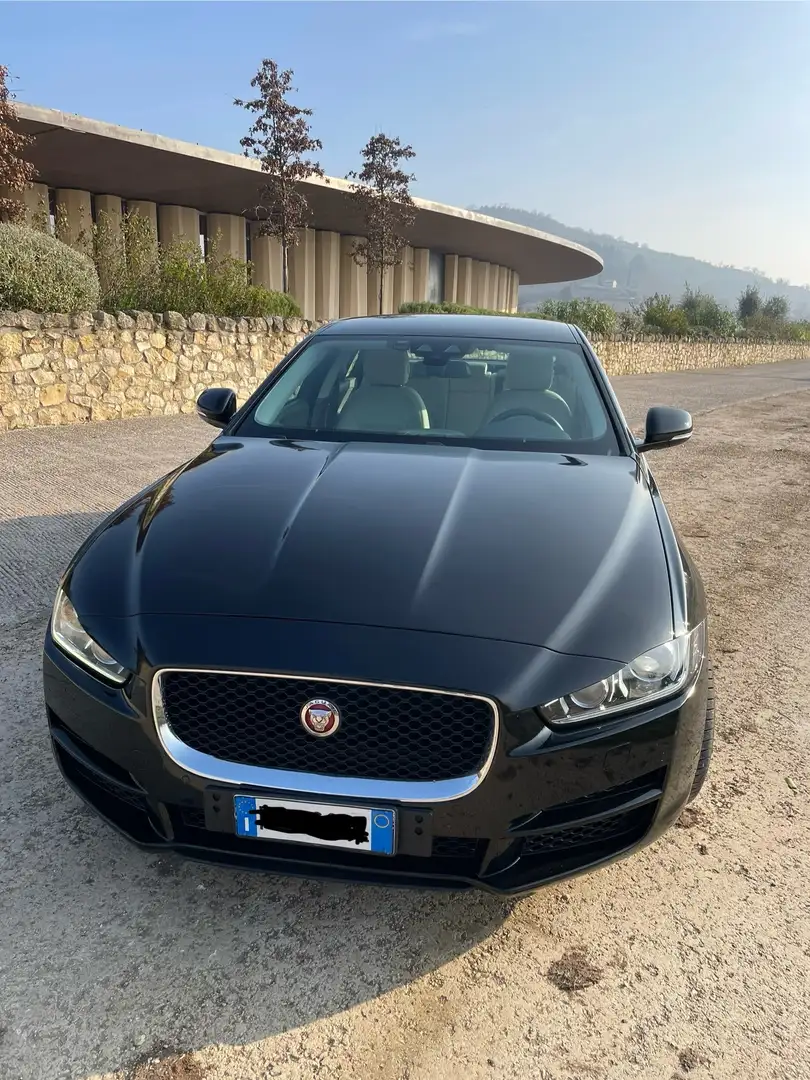 Jaguar XE 2.0d Prestige 180cv auto - 1