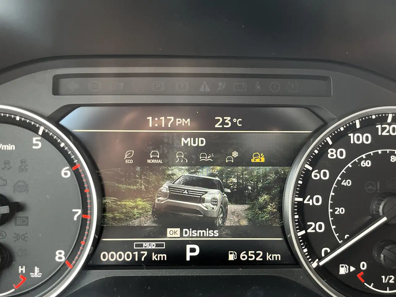 Mitsubishi Outlander снимка Mitsubishi Outlander