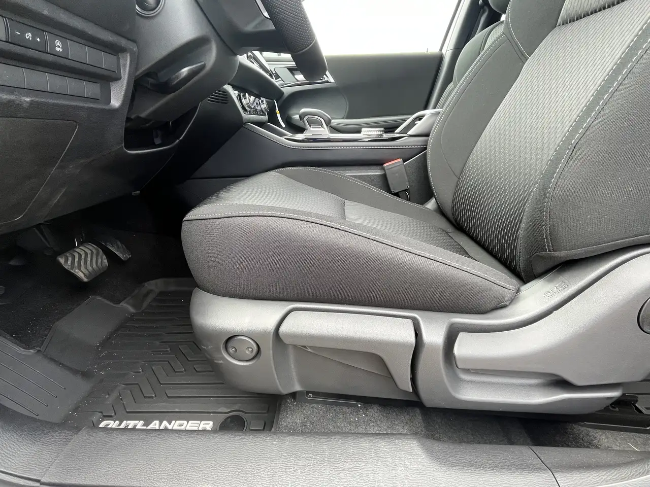 Mitsubishi Outlander снимка Mitsubishi Outlander