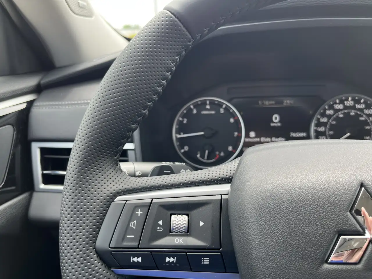Mitsubishi Outlander снимка Mitsubishi Outlander